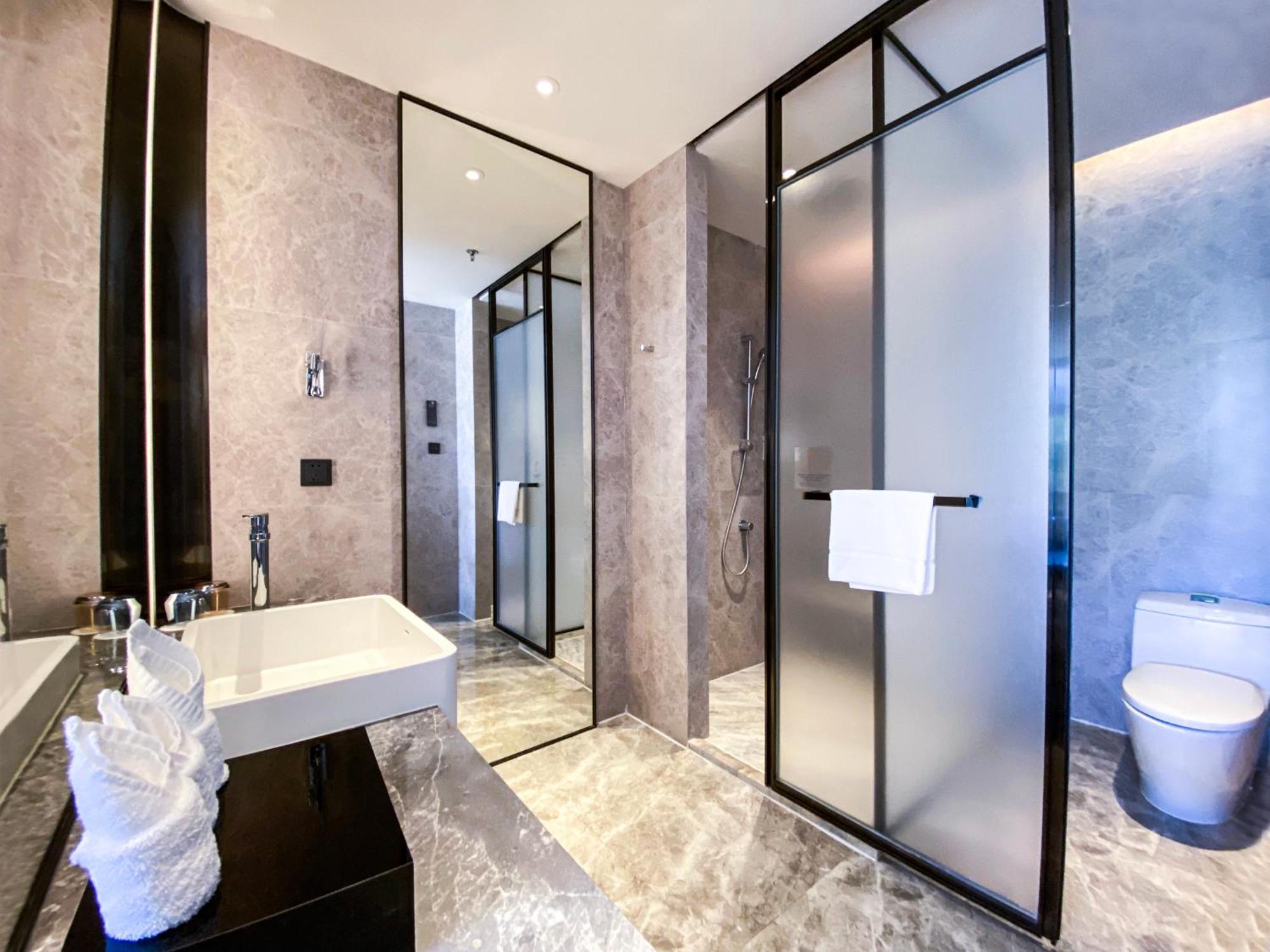 Courtyard By Marriott Shenzhen Northwest Hotel Exterior photo